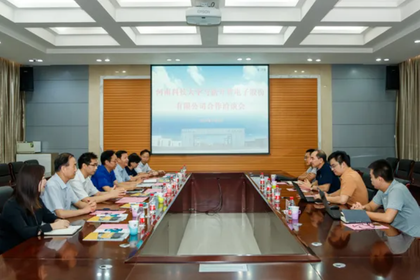 新開普聯(lián)合創(chuàng)始人尚衛(wèi)國(guó)一行到河南科技大學(xué)交流訪問！(圖1)